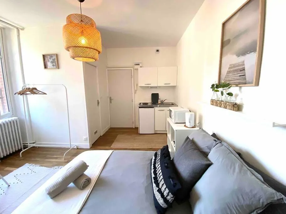 רן Charmant Studio Au Calme Proche Centre Ville דירה